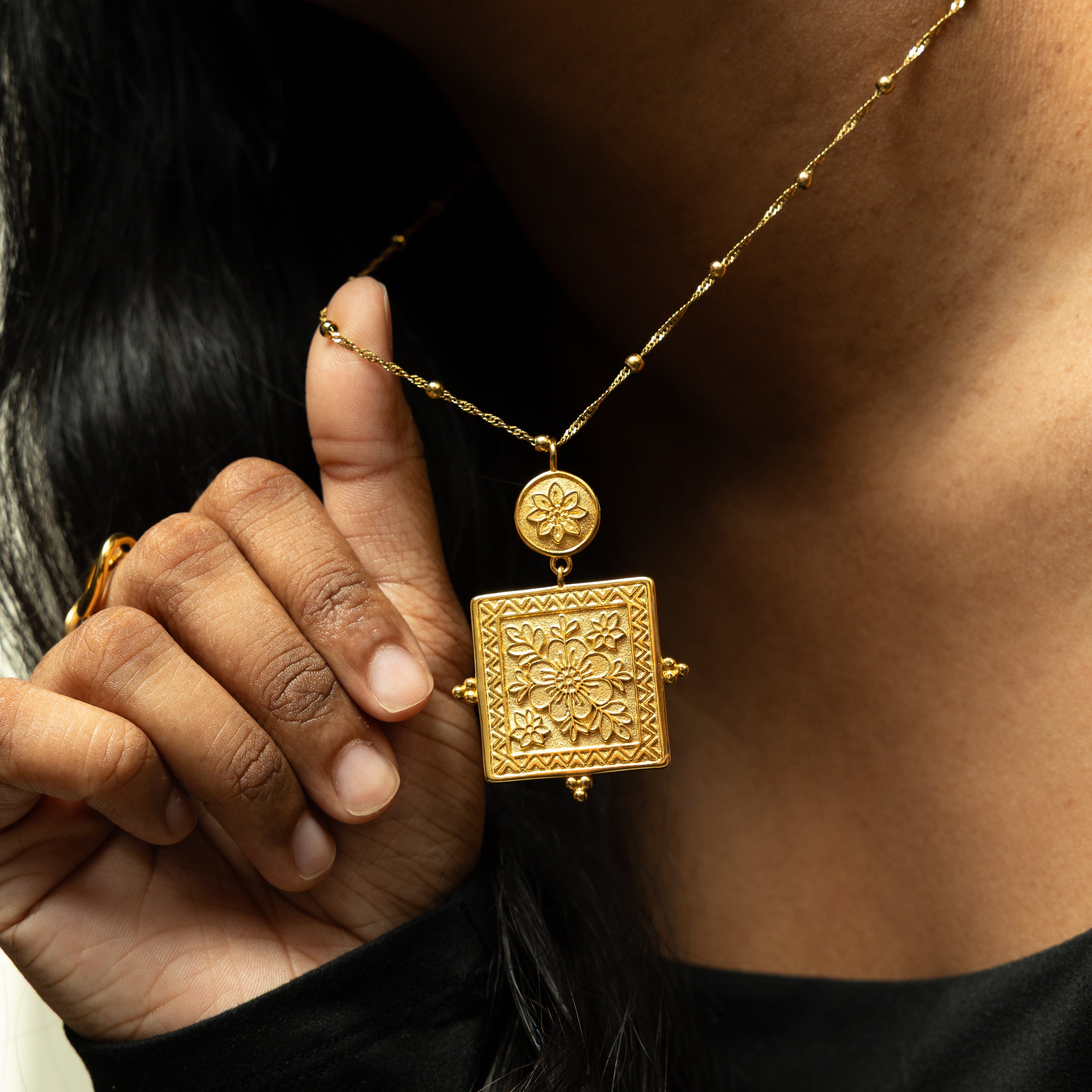 Mehndi Floral Necklace