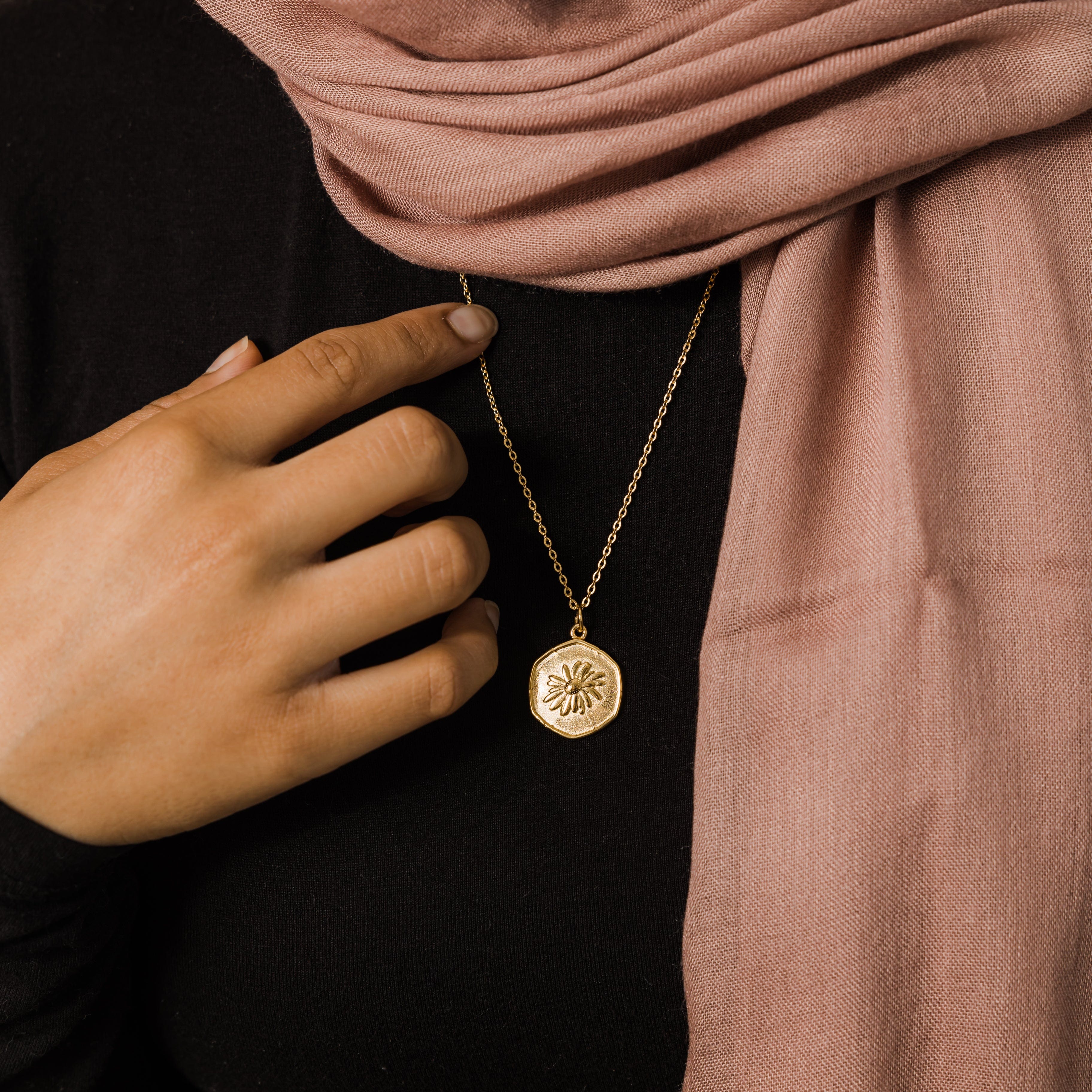 April | Birth Flower Necklace