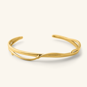 Close-up of the Hub | Love Cuff in gold