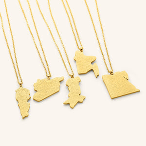 A close-up shot of the pendant, showcasing the detailed Arabic engraving of Ayatul Kursi on the gold-plated country-shaped pendants.