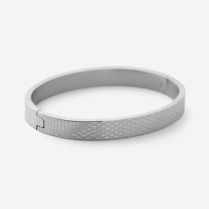 Silver Keffiyeh Bracelet for men with an engraved keffiyeh-pattern band and hinge closure.