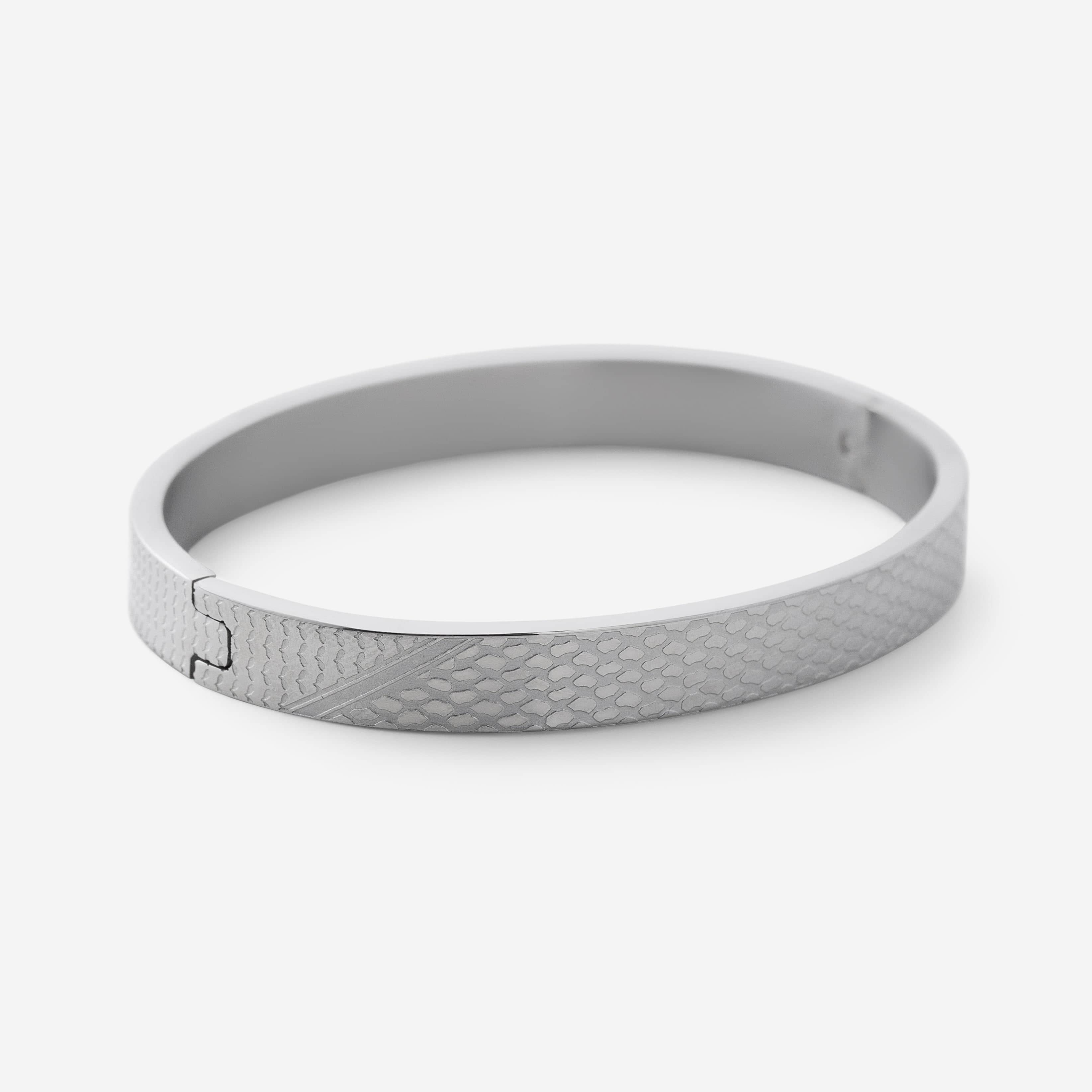 Silver Keffiyeh Bracelet for men with an engraved keffiyeh-pattern band and hinge closure.