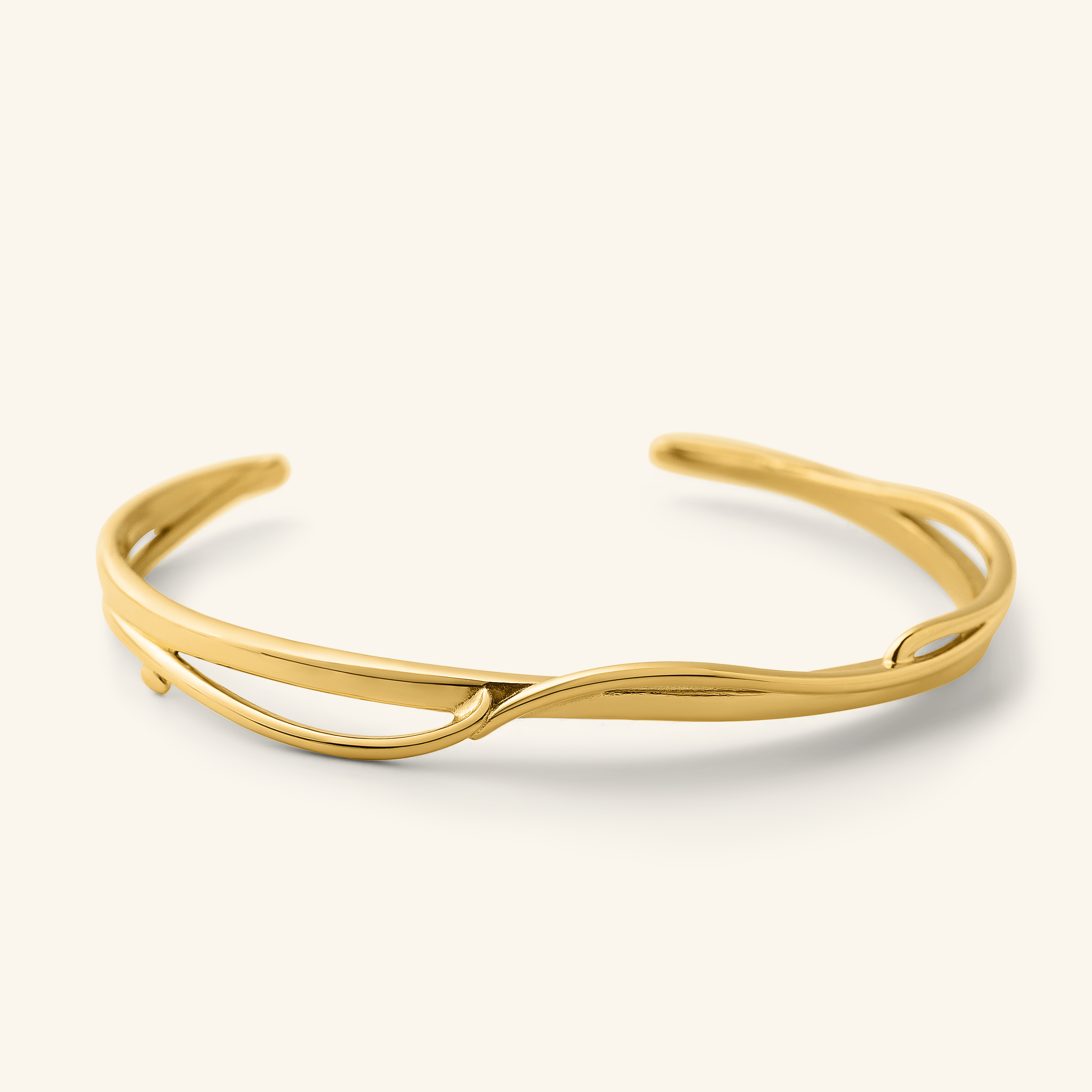 Close-up of the Hub | Love Cuff in gold